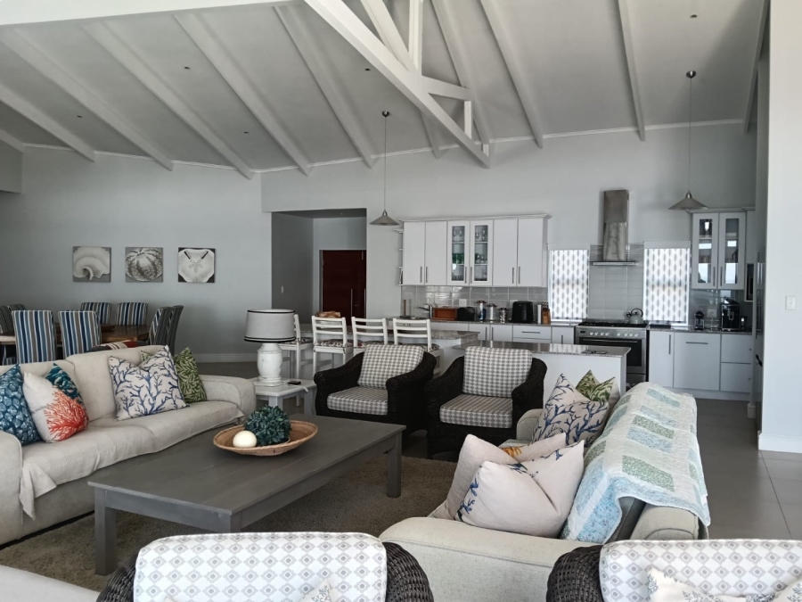 6 Bedroom Property for Sale in Wavecrest Eastern Cape